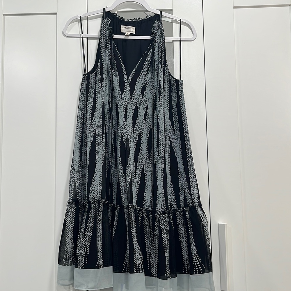 Pattered shift dress with ruffle at the bottom